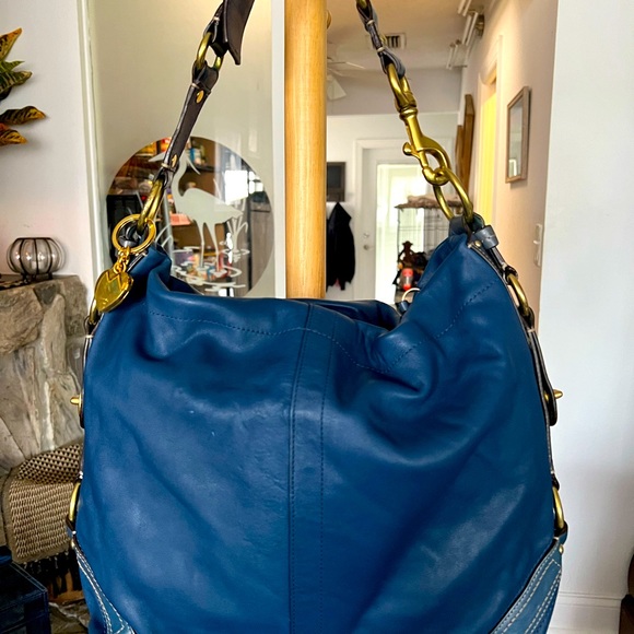 RARE! COACH LARGE BLUE LEATHER CARLY W/ COACH HEART KEY FOB EXCELLENT #10616. - Picture 6 of 13